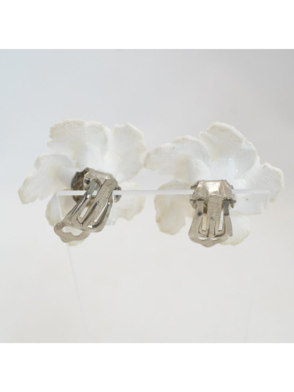 Vintage Hibiscus Flower Clip On Earrings Western Germany Celluloid Faux Pearl - Picture 4 of 6